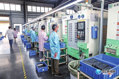 【開展&ldquo;三大攻堅(jiān)行動(dòng)&rdquo; 打造&ldquo;三個(gè)區(qū)域中心&rdquo;】新材料產(chǎn)業(yè)蓬勃發(fā)展